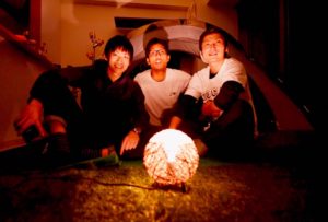 【動画あり】キャンプの予定日に巨大台風が来たから部屋でキャンプをした話